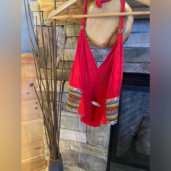 BEAUTIFUL Red festival top. Size XS-S - Picture 2 of 3